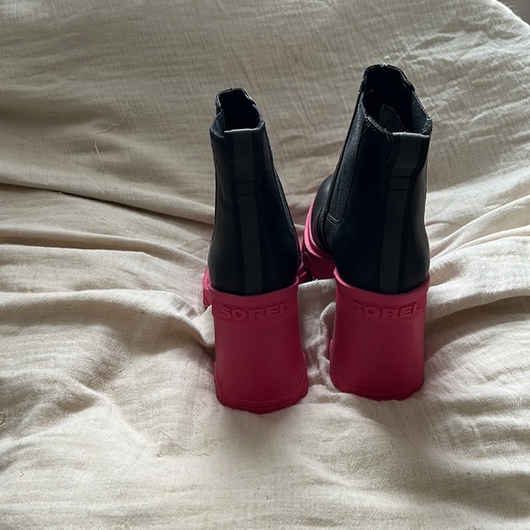 Bright Pink Sorel Ankle Boot Chunky Heel Grippy Sole - Picture 5 of 5